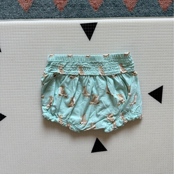 Kate Quinn|Baby girl pastel shorts in bamboo-Ice Skating Print,super soft•12-18M - Picture 3 of 5